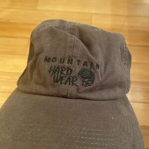 Mountain Hardwear logo baseball hat. Low rise adjustable back strap. Brown